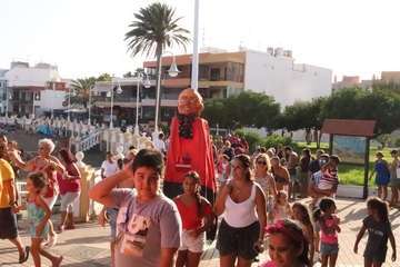 Un pasacalles anima a Melenara a vivir sus fiestas (Foto Briand Rodríguez)